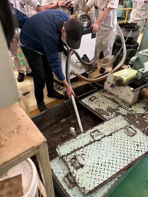 Équipement d'élimination des boues de fumier Nettoyeur de réservoir de liquide de refroidissement CNC 8000L/H Débit
