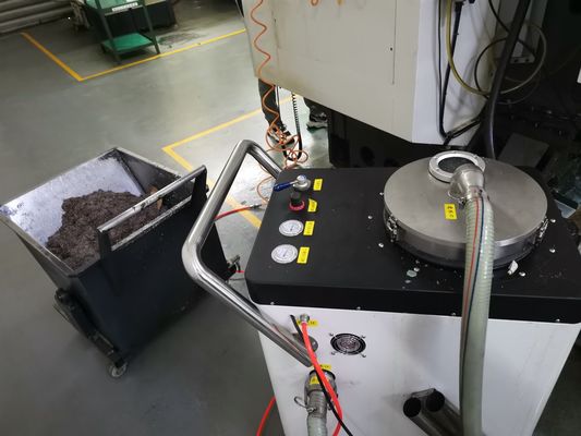 Nettoyage des réservoirs de liquide de refroidissement de précision