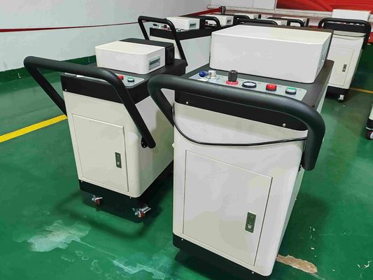 Retrait d'huile et stérilisation à l'aide d'une machine CNC à éliminer l'huile pour fluide de coupe