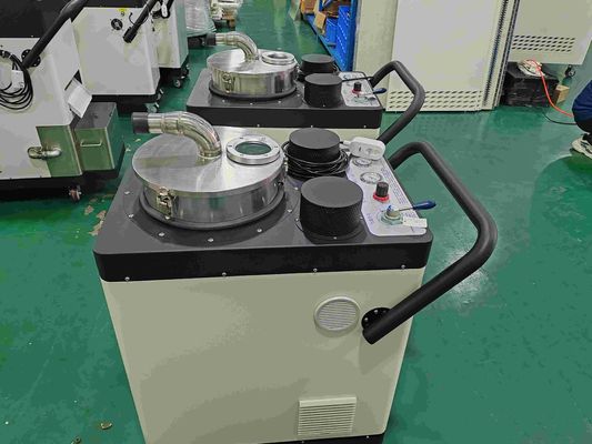 Nettoyez soigneusement les réservoirs de liquide avec cette puissante machine de nettoyage des boues